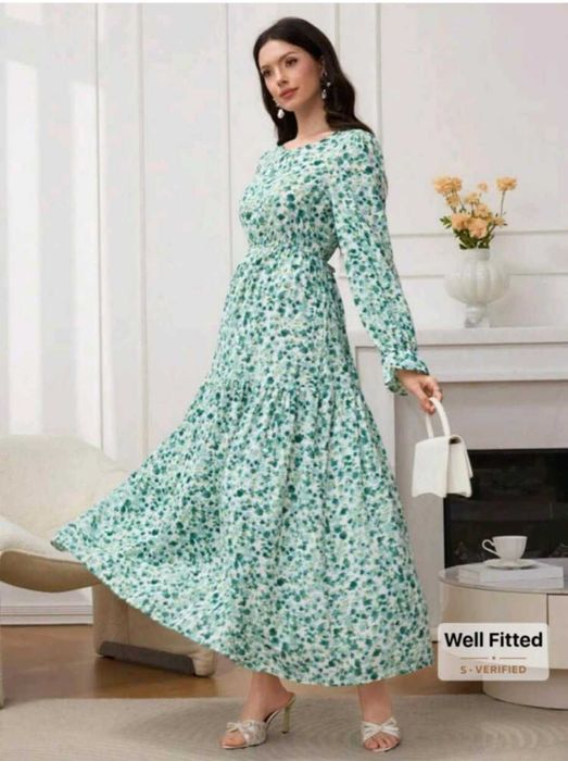 Шарена зелена рокля с дълъг ръкав