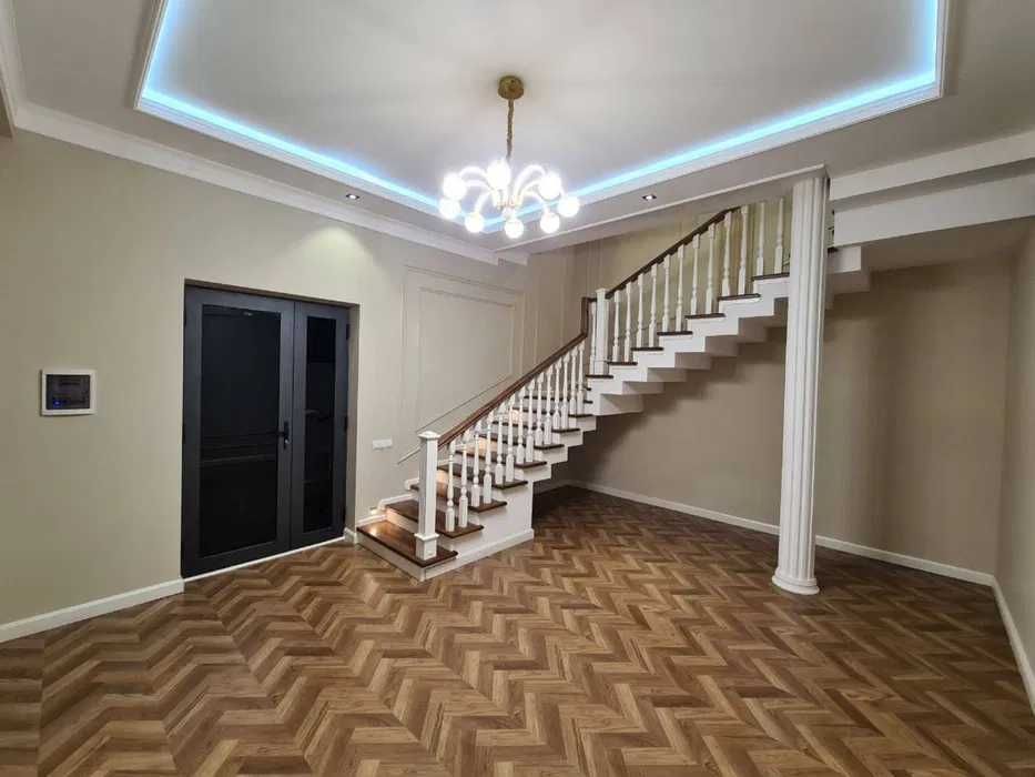 Sialkovskiyda 3 + 1 sotok Uy Sotaman. Продаю Дом 3сот +1 Циалковский