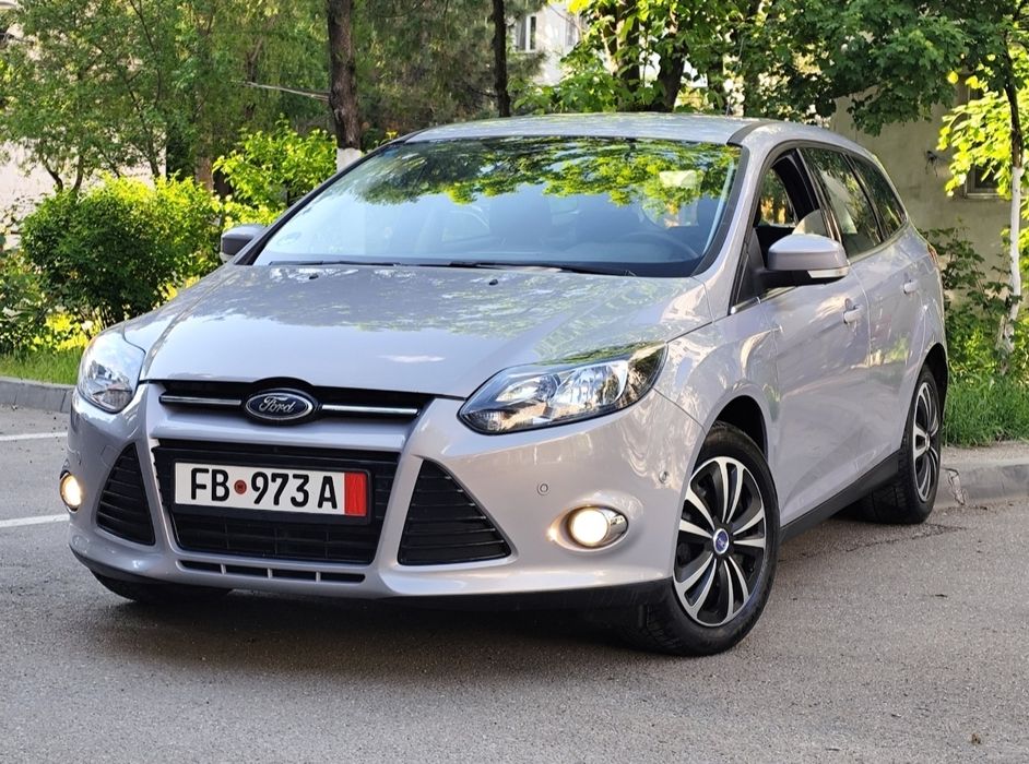 Ford Focus Titanium, 1.6 benzină MPI, clima, Park assist