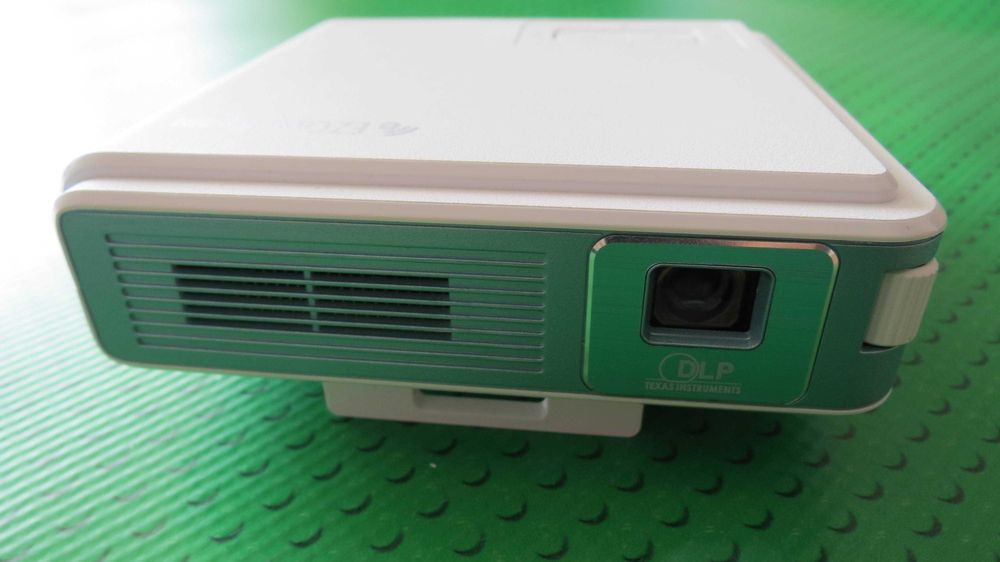 EZCast Beam J4a, A Mighty Wi-Fi Mobile Projector with Android 10