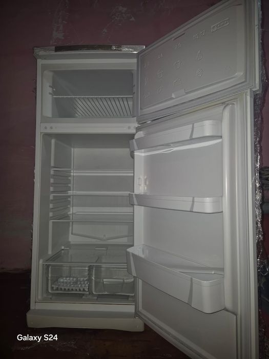 Холодильник Indesit в отличном состоянии