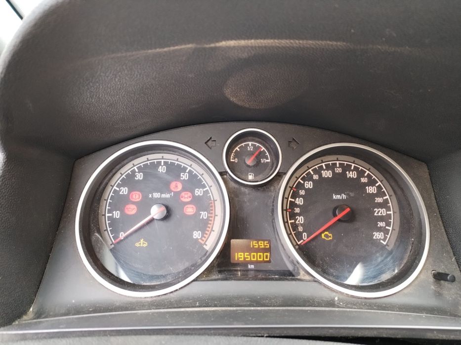 Opel zafira 2011 benzina
