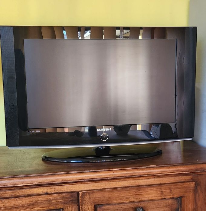 TV  Samsung  prima generație  65 diagonal