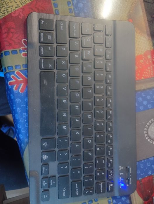 Vand tastatura wireless