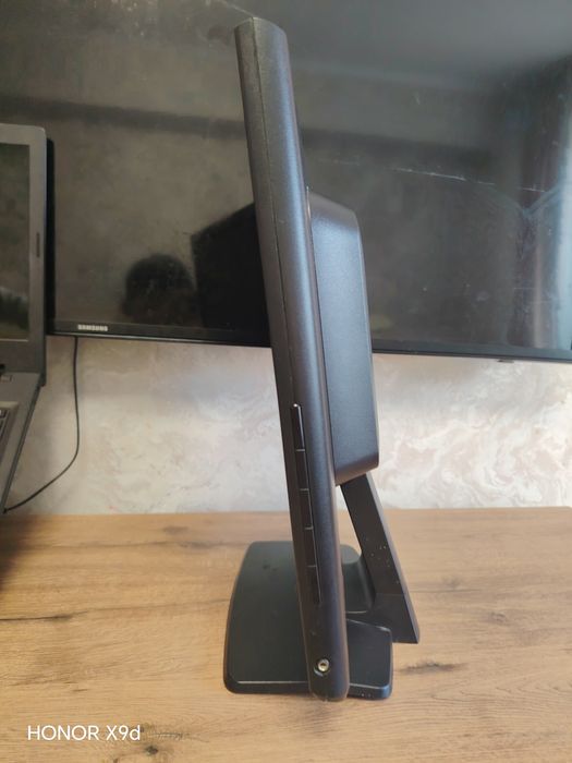 Монитор benq E700