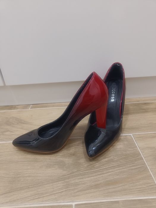 Обувки на висок ток