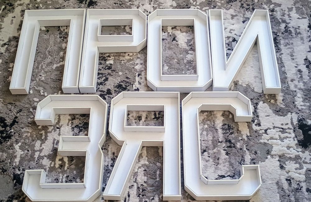 Кутии, цифри и букви за цветя, мъх и мезета