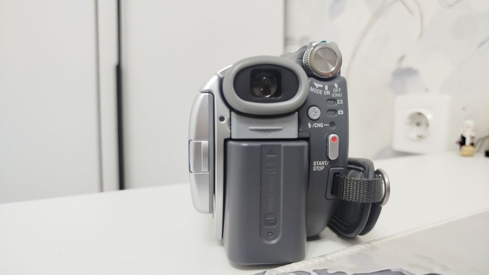 Камера Handycam.