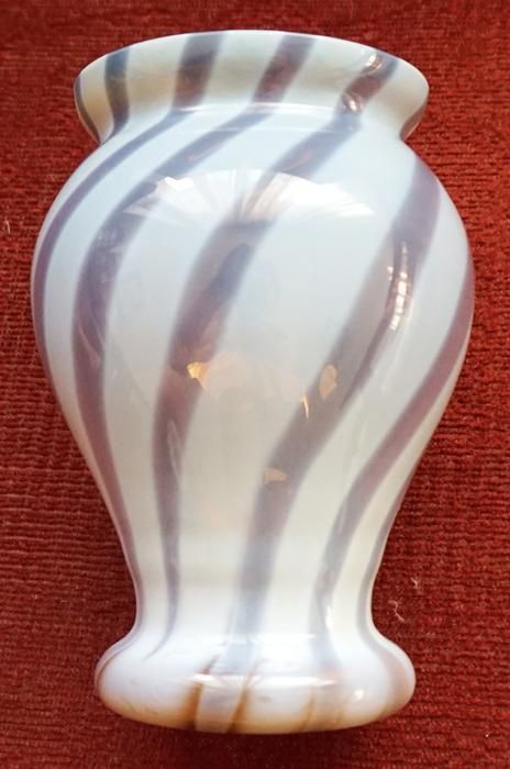 Оригинална вазичка от оловно стъкло