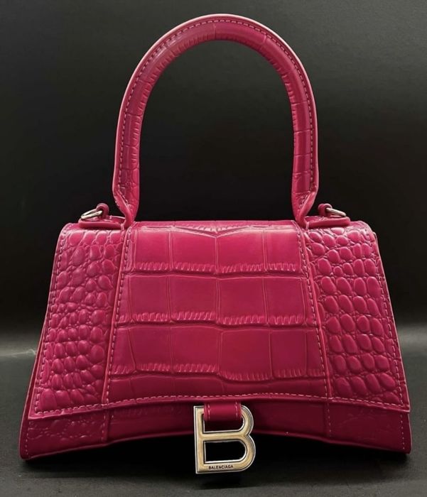 Налични чанти модели Gucci,Balenciaga,Dior