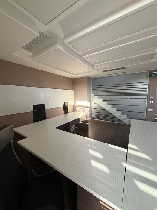 Birou premium în clădire de birouri – mobilat