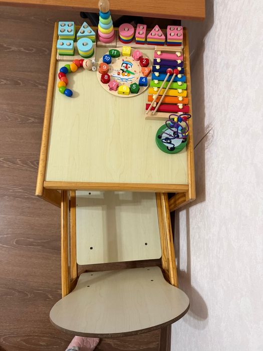Продам детский стол 2в1 с игрушками
