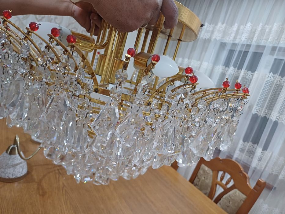 Продам красивую люстру