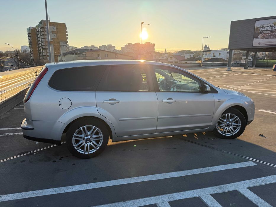 Ford Focus 2 Turnier Titanium 1.6 TDCi | Navi CarPlay | Camera