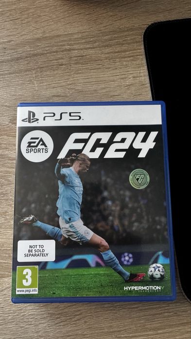 Playstation 5 с три контролера