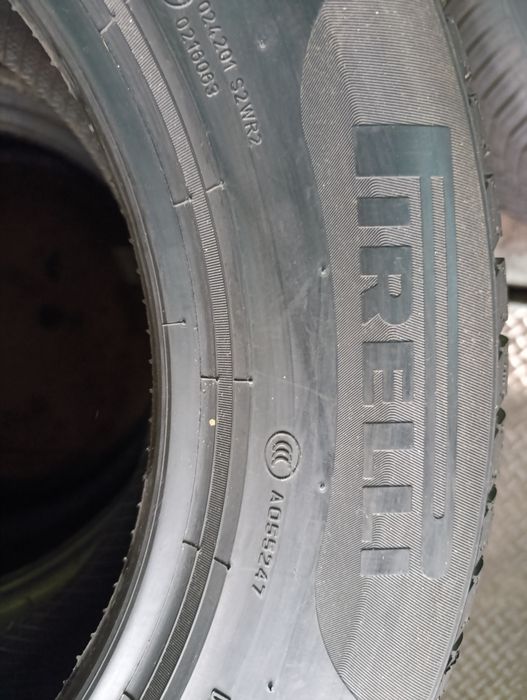 O anvelopă de iarnă nouă 215 60 16 Pirelli Seal dot 2023
