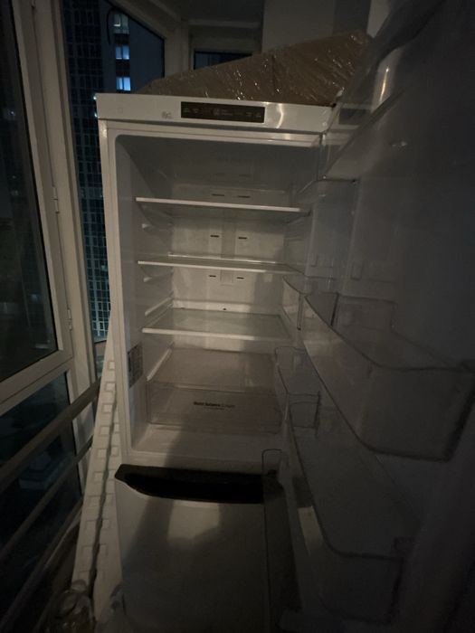 Продаю холодильник lg чуть не рабочий