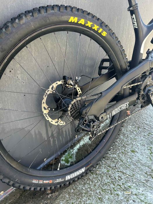 Bicicleta downhill: YT tues CF PRO RACE 27,5