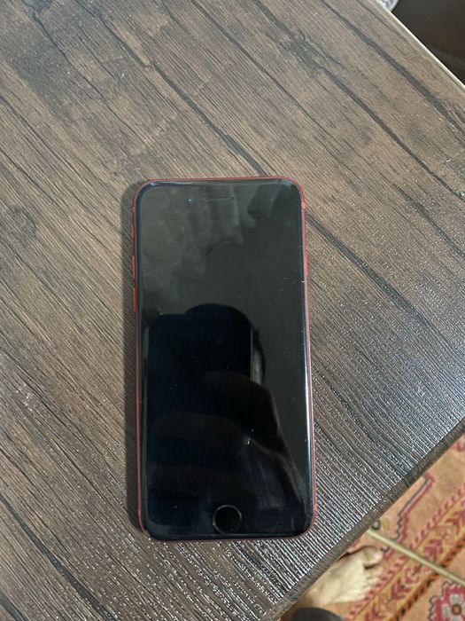 Телефон iPhone 8 64 ГБ