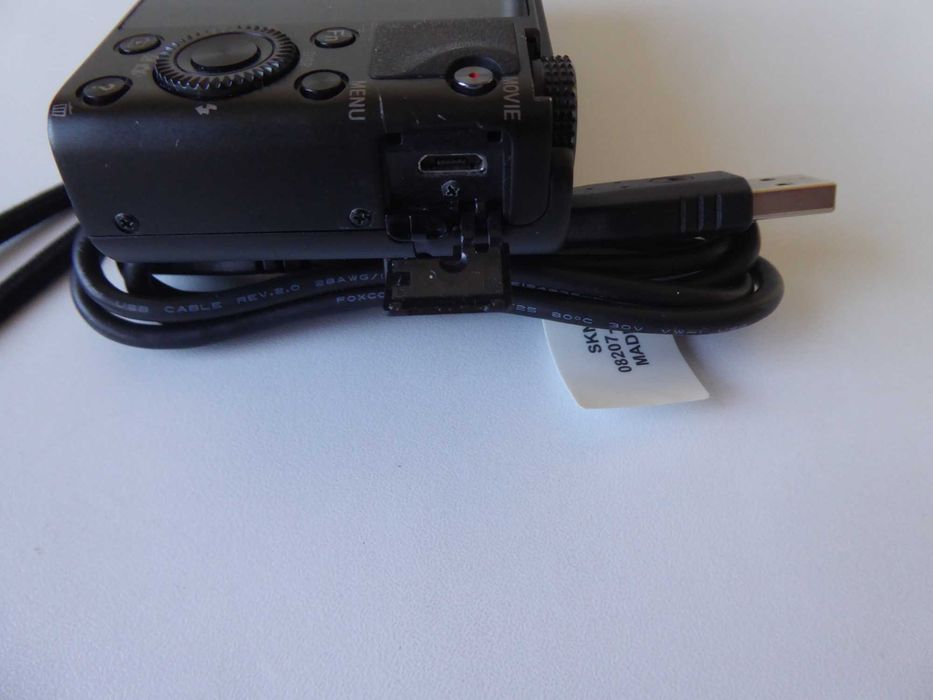 Цифров фотоапарат Sony RX100 20.2 MP