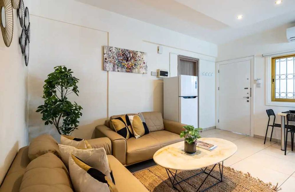 Дава се под наем Двустаен апартамент в Пловдив, Старият град - 61 кв.м за 285.6 € - Снимка #2