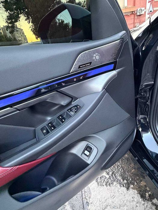Продаётся  BMW I 5 35 L