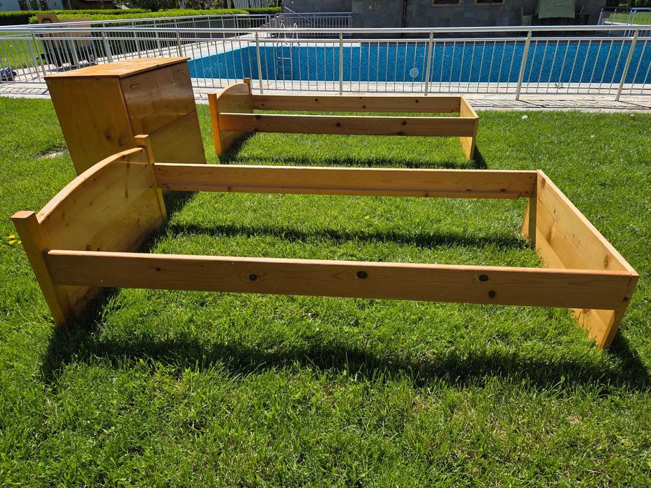 Легла с матраци и ракла