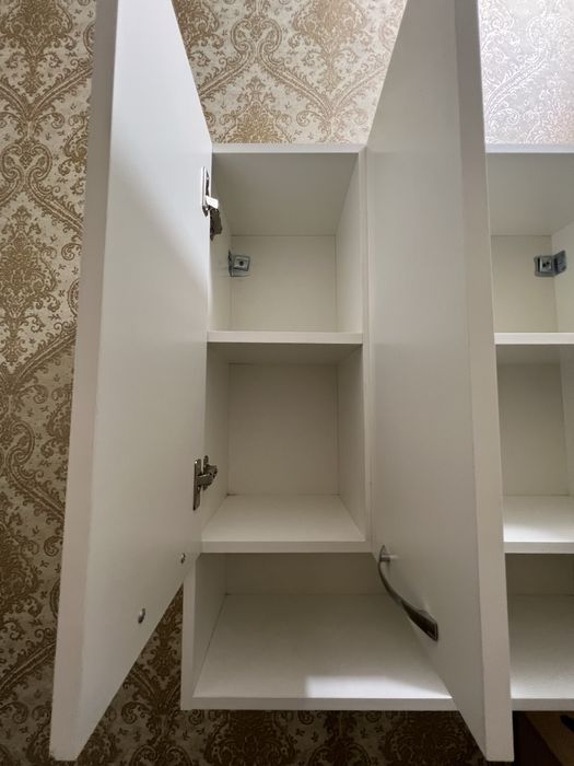 Навесной шкафчик