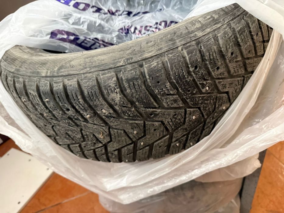 Продам шипованные шины hankook