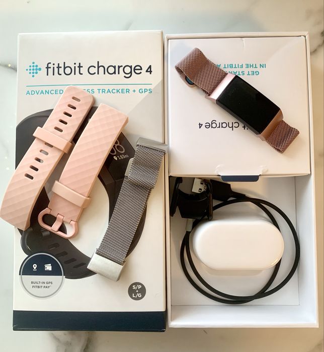 Фитнес гривна : Fitbit Charge 4
