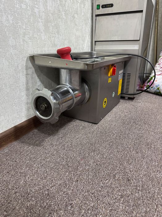 Промышленная мясорубка Pro Mach 2025