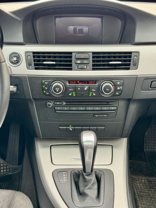 BMW Seria 3 2.0 Diesel Automată | 2011 | 143 CP