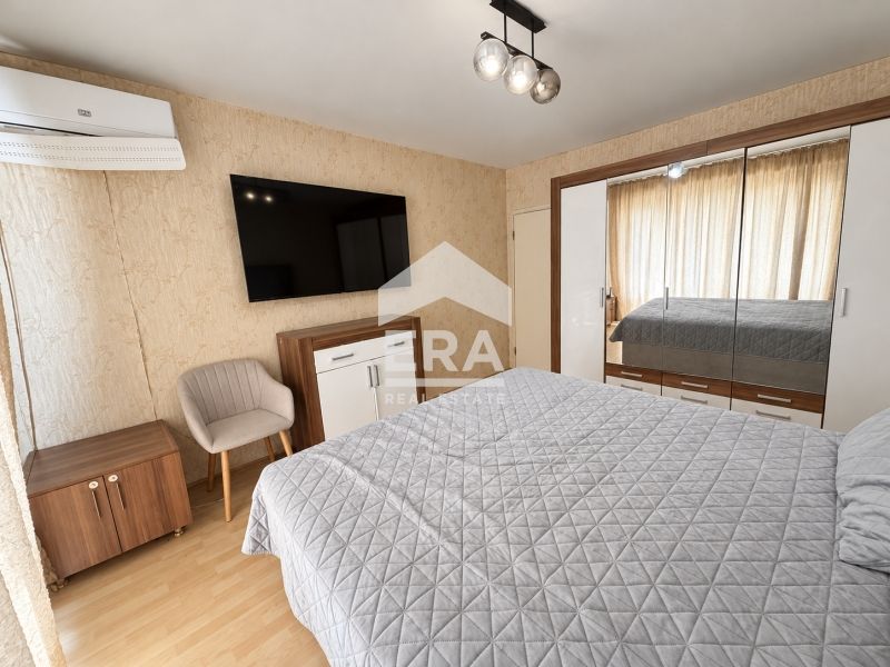 Продава се Четиристаен апартамент в Русе, Център - 103 кв.м за 1612 €/кв.м - Снимка #2