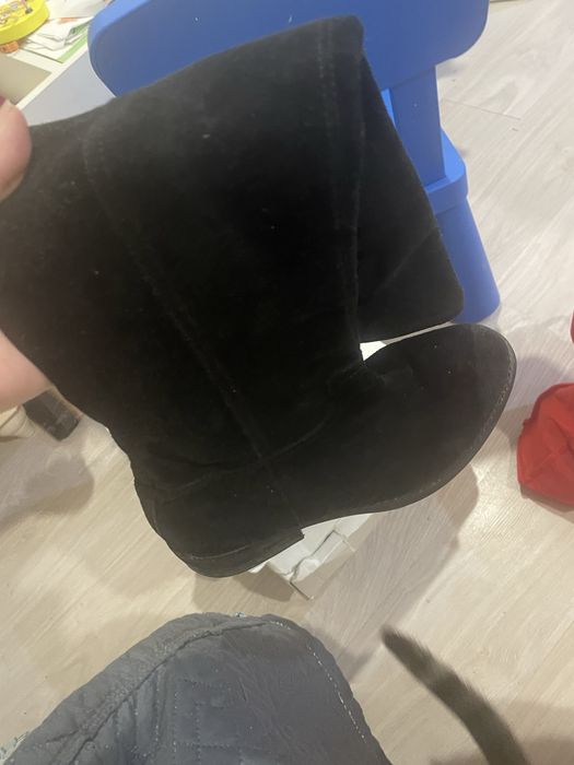 Отдам даром обуви 37-38 рр