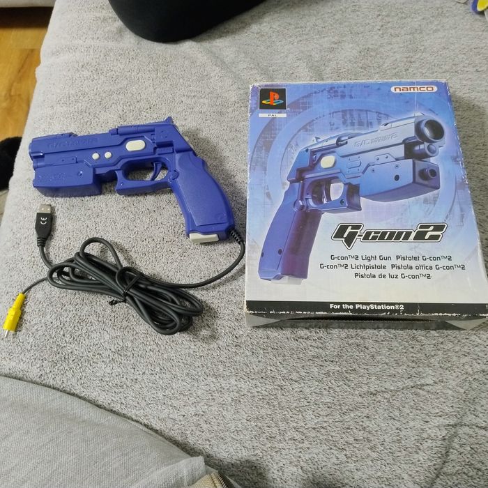 Vand pistol retro de gaming pentru playstation 2, in conditie perfecta