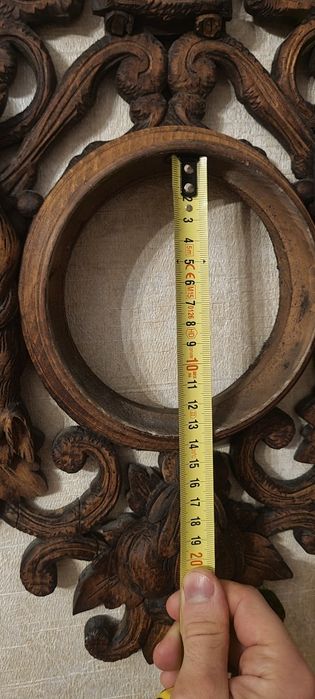 Дърворезба от орех със термометър и отвор за часовник или барометър