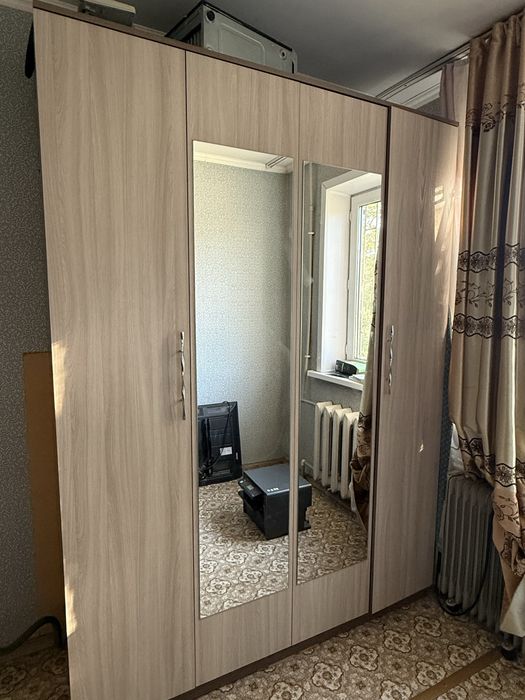Продам шкаф четырехдверный