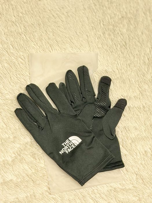 Продаются перчатки TheNotrhFace (TNF)