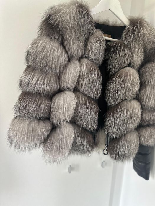 Vand haina de blana de vulpe polara