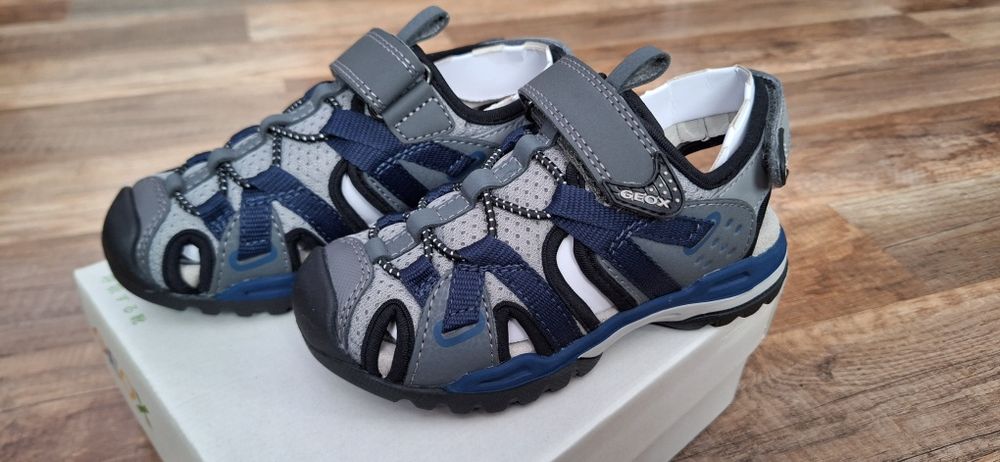 Нови сандали за момче Geox,26н и  27н