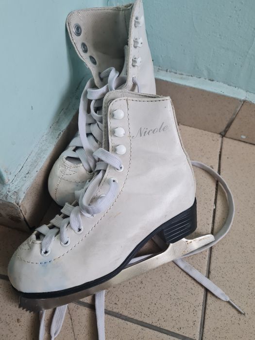 Коньки фигурные для