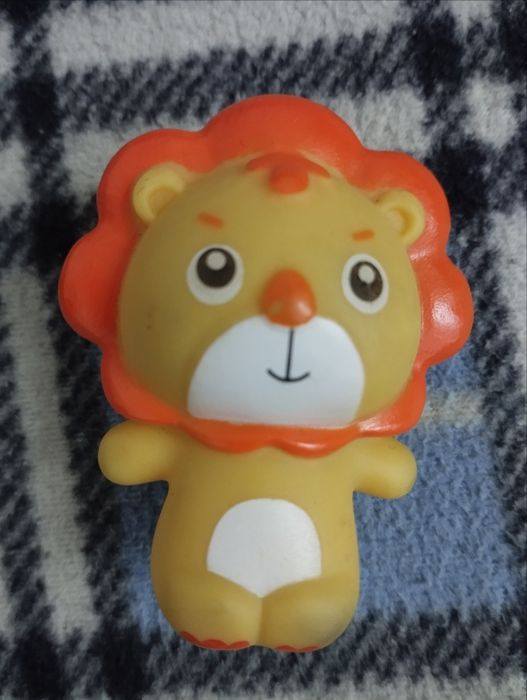 Игрушка на палец