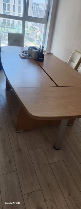Продам стол и стулья офисные