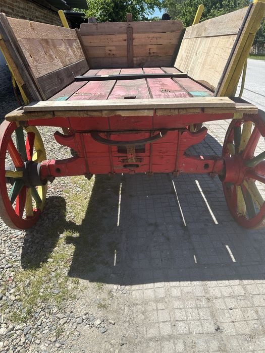 Декоративни дървени каручки