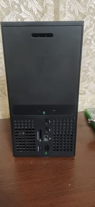Vând xbox serie x ușor negociabil