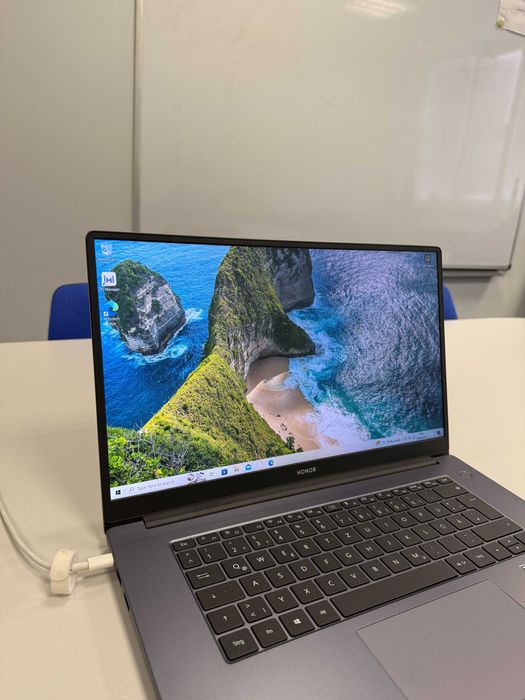 Honor MagicBook 15 – AMD Ryzen 5, 8GB RAM, 256GB SSD–Отлично състояние