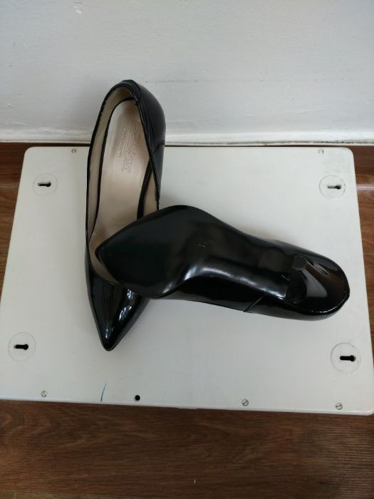 Pantofi stiletto din piele mar. 37