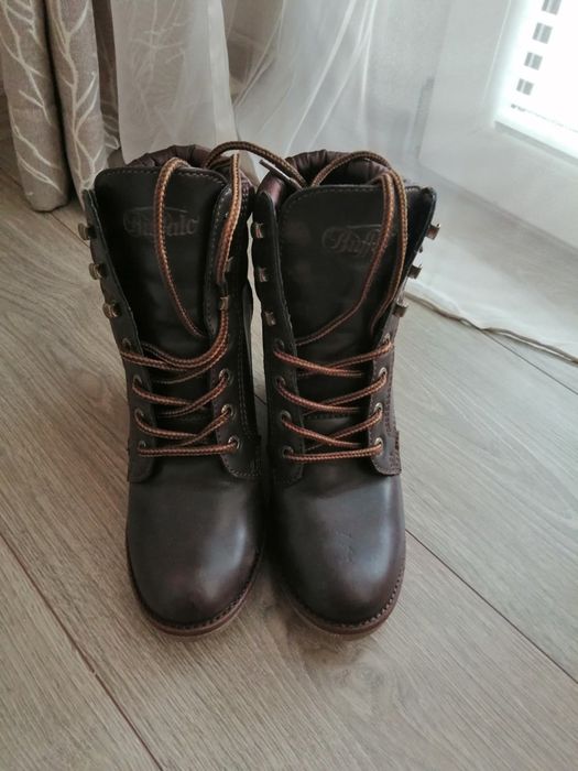 Продавам дамски боти