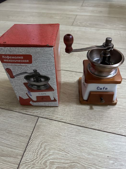 Механическая кофемолка