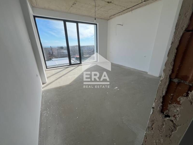 Двуетажна новопостроена къща за продажба, с двор и морска панорама, в